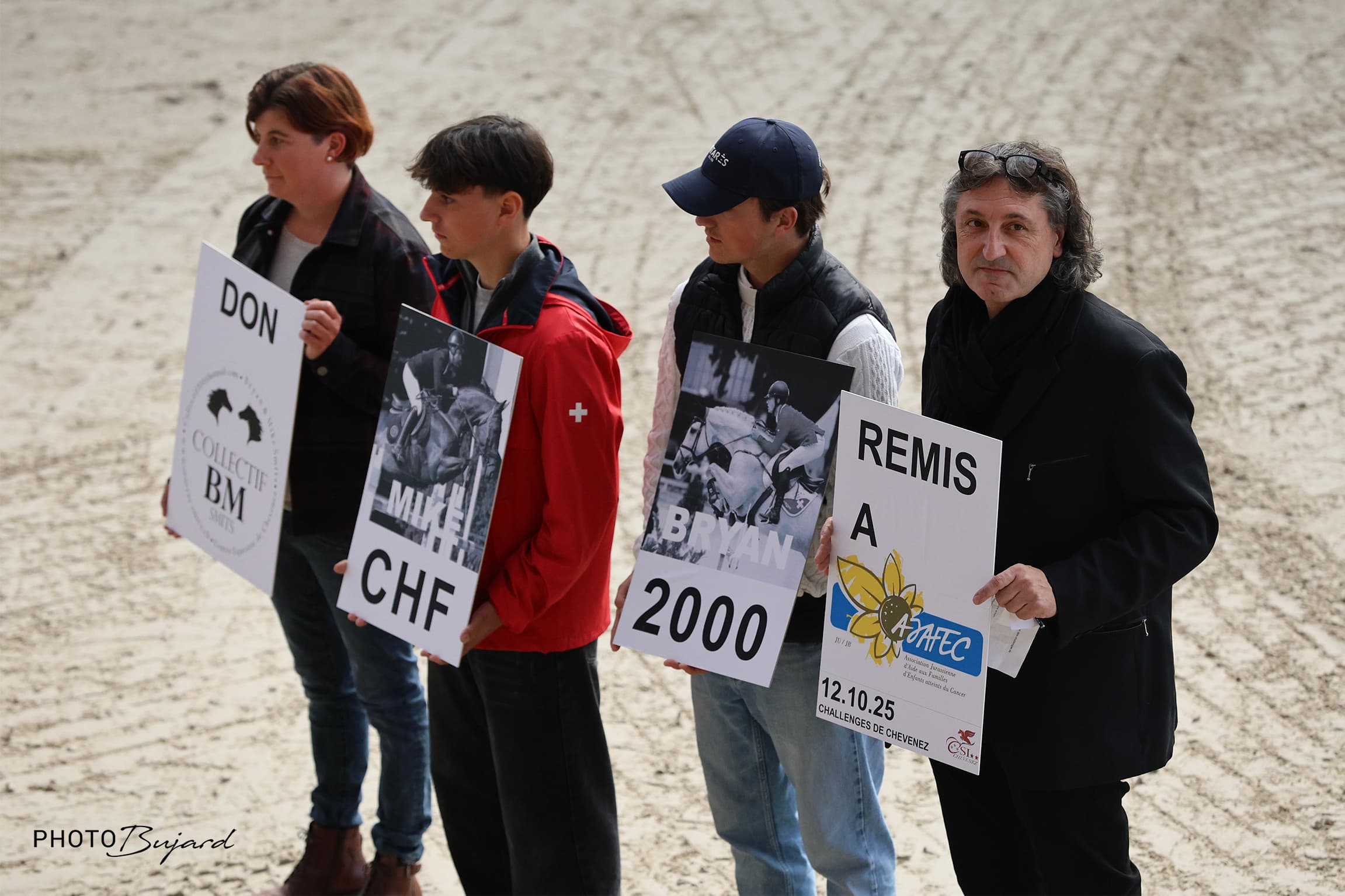 Presenting the Collectif's donation to AJAFEC