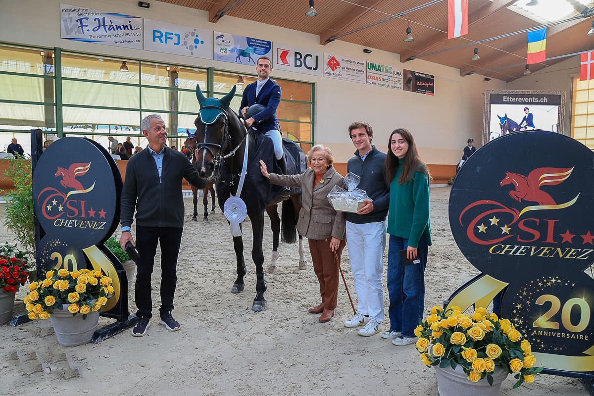 Prize ceremony for the winner