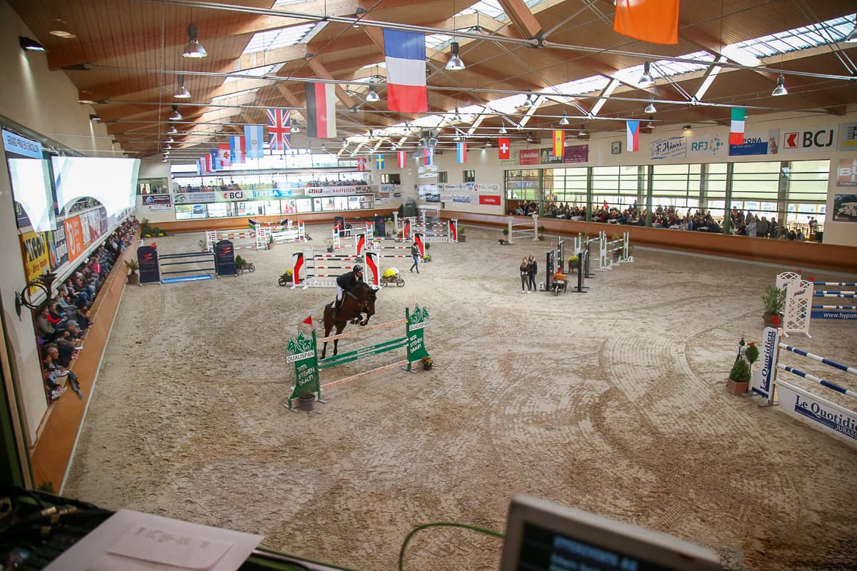 The CSI Chevenez competition in the indoor arena