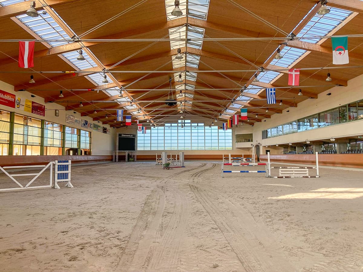 The indoor arena at Ecurie Chevenez
